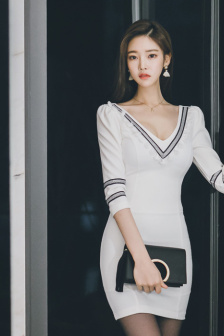 美女脱的黄的全免视频